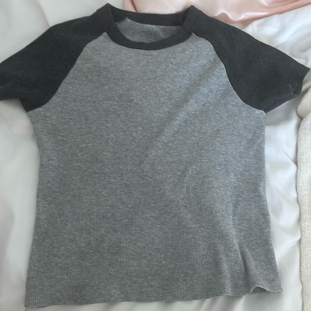 Gray short sleeved fitted top